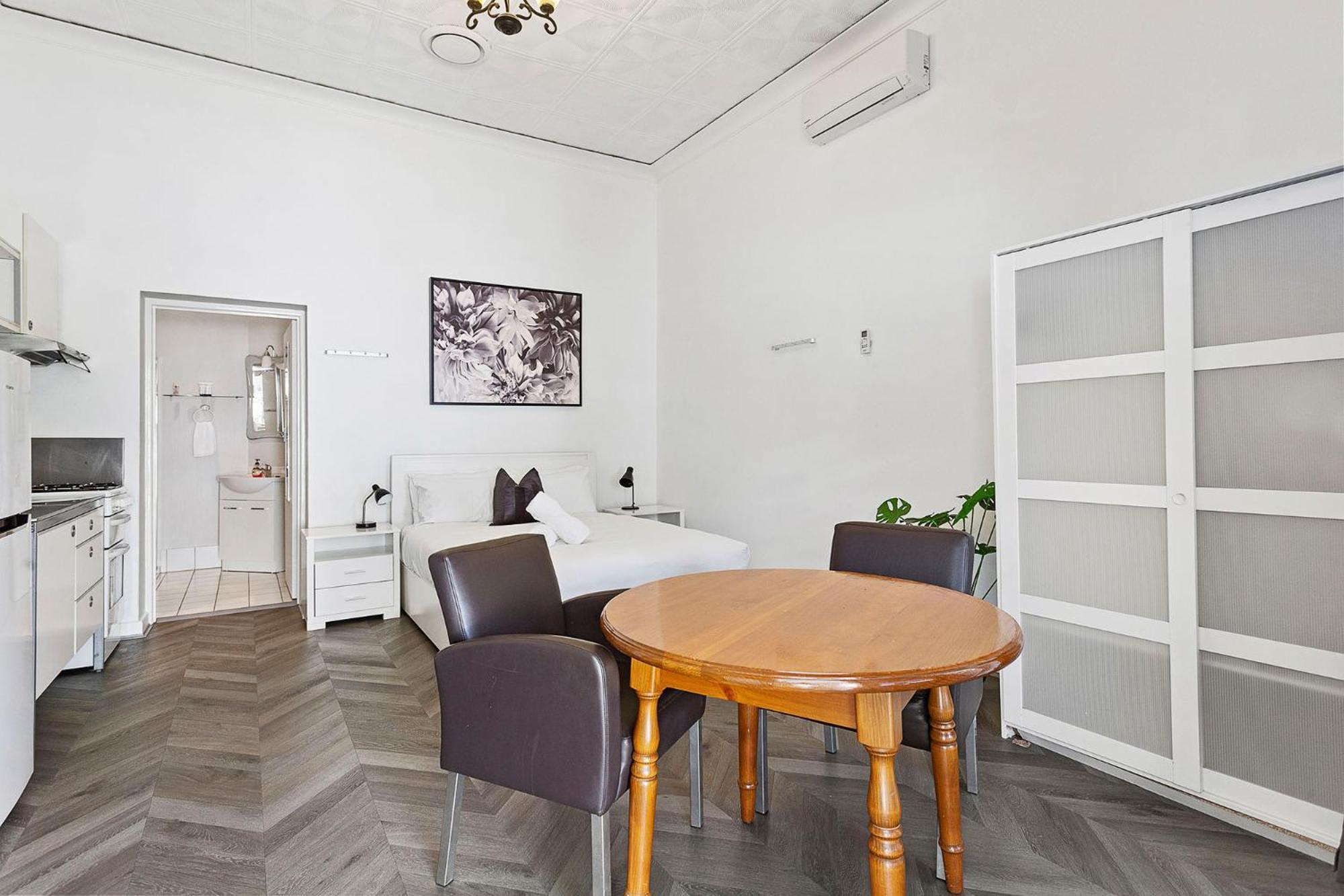 Stroll To Fremantle's Core Apartment *